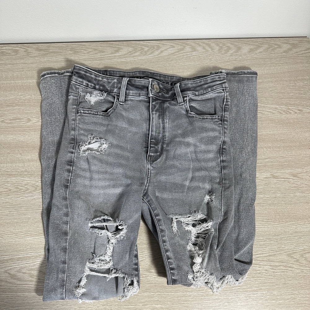 American Eagle Gray Ripped Skinny Jegging Jeans Women’s Size 4 Short
